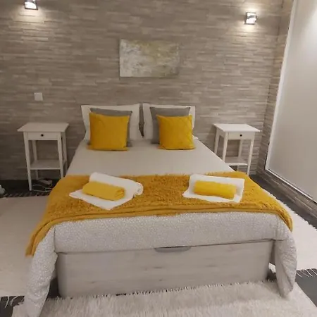 Apartment Casa Dos Sorrisos - 3 Bedroom Apartment, Terrace, Barbecue, Ac, Wifi,