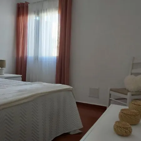 Daire Casa Dos Sorrisos - 3 Bedroom Apartment, Terrace, Barbecue, Ac, Wifi,