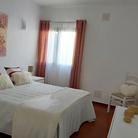Casa Dos Sorrisos - 3 Bedroom Apartment, Terrace, Barbecue, Ac, Wifi, Lejlighed